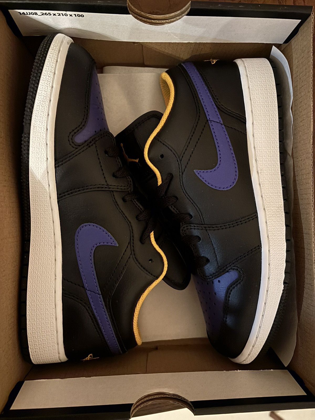 Jordan Brand × Nike Air Jordan 1 Low GS ‘Lakers’ Size US 5 / EU 37 - 8 Thumbnail
