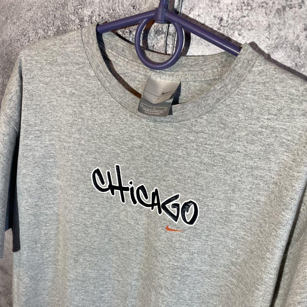Nike Vintage Y2K Streetwear Nike Chicago Big Logo Gray T Shirt Size US L / EU 52-54 / 3 - 2 Thumbnail