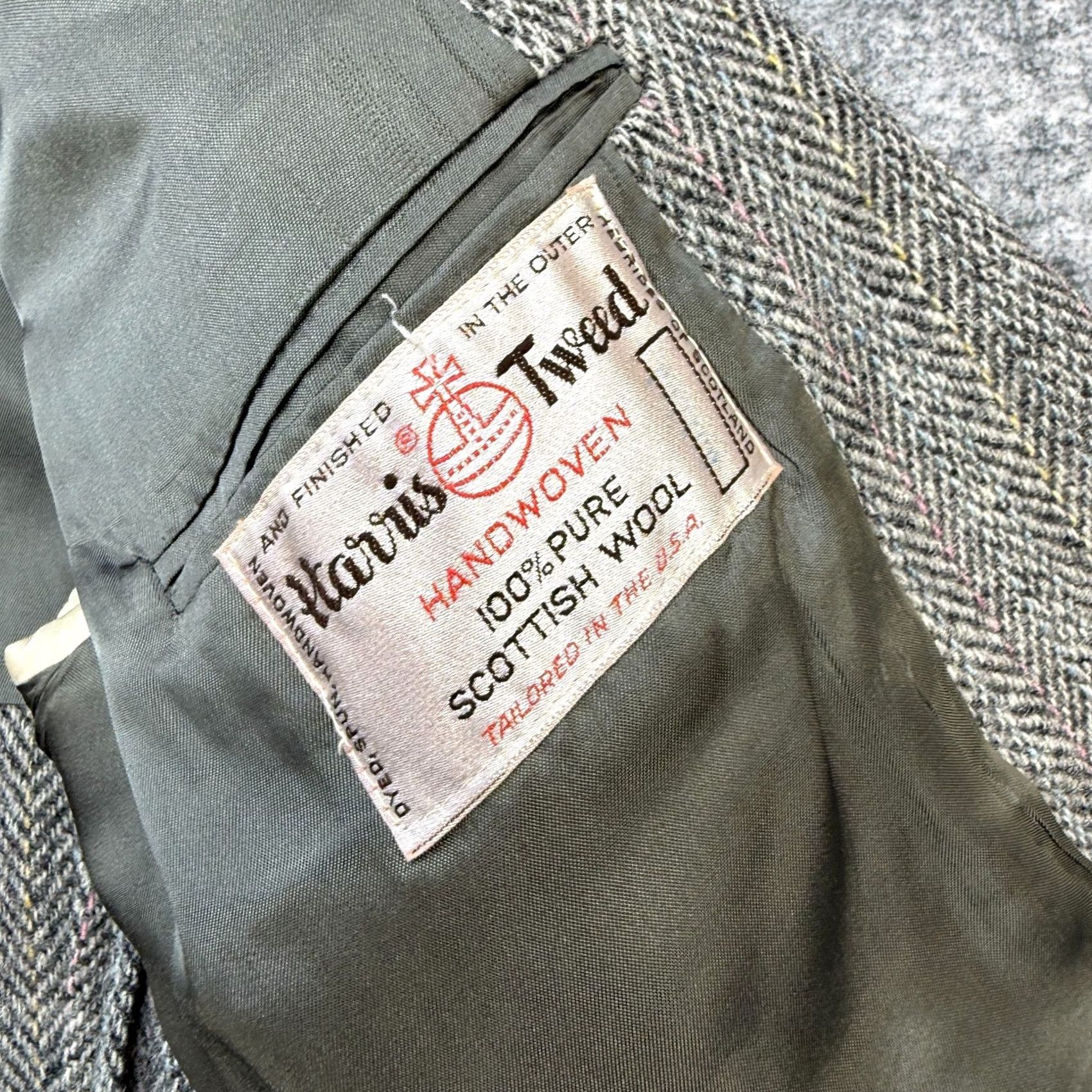 Vintage VTG Harris Tweed Blazer Mens 44 Gray Herringbone John Weitz Single-Breasted 2-Button Notch Lapel Wool Tweed Blazer Jacket Vintage Academia Mens Size 44R - 7 Thumbnail