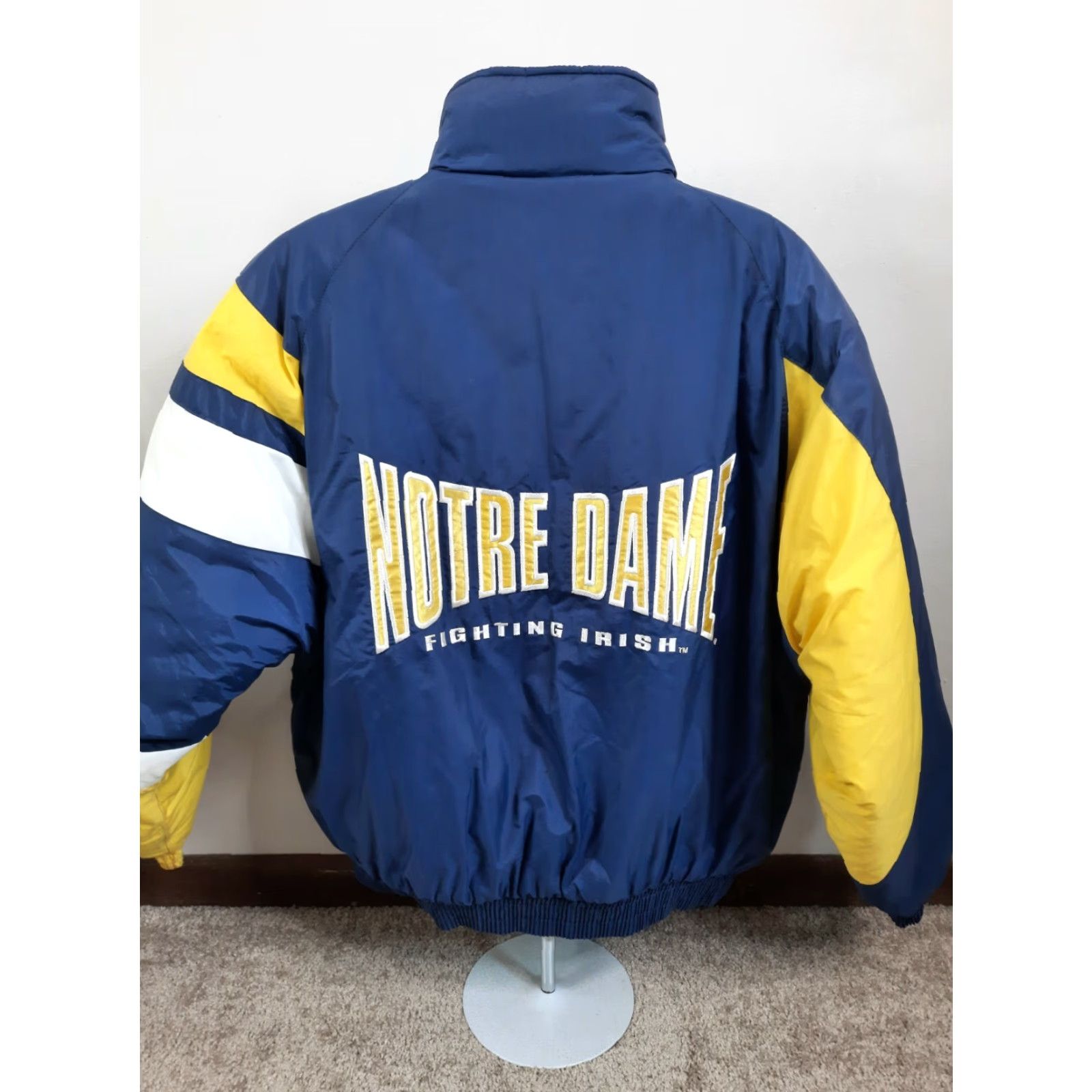 Logo 7 VINTAGE Logo 7 Notre Dame Fighting Irish Full Zip Puffer Jacket Coat Men Large Yellow Blue White Size US L / EU 52-54 / 3 - 2 Thumbnail