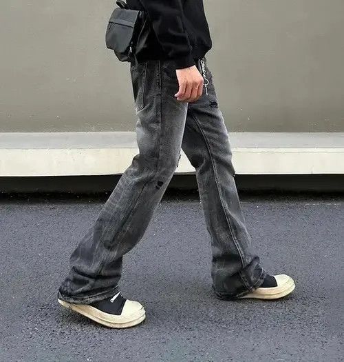 Jean Black Ripped Straight Leg jeans Size US 32 / EU 48 - 3 Thumbnail