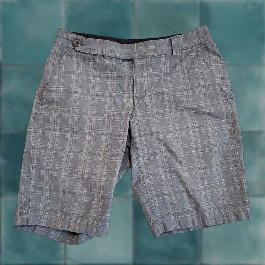 The North Face VINTAGE The North Face Bermuda Shorts Women 8 Gray Plaid 100% Cotton Hiking Camping Size 30" / US 8 / IT 44 - 1 Thumbnail