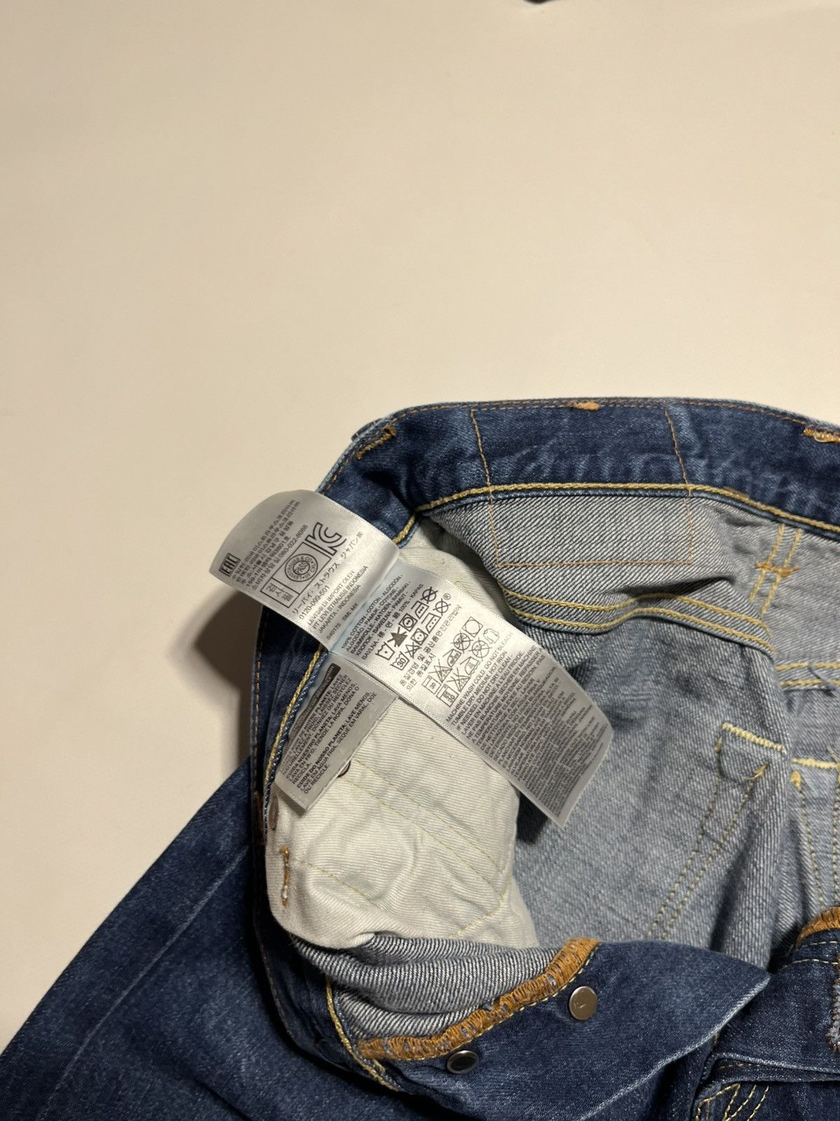 Levi's Vintage Clothing Vintage Levi’s 501 WhiteOak ConeDenim Selvedge VStitch Jeans Size US 30 / EU 46 - 21 Thumbnail