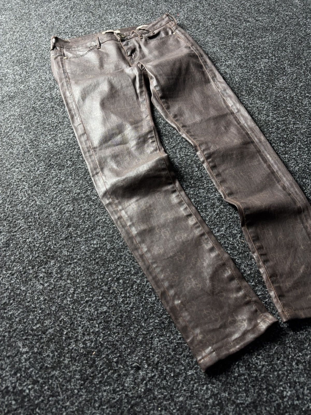 Guess Luxury 00s Guess Monogram Coated Jeans Brown Glossy Finish Size 27" / US 4 / IT 40 - 2 Thumbnail