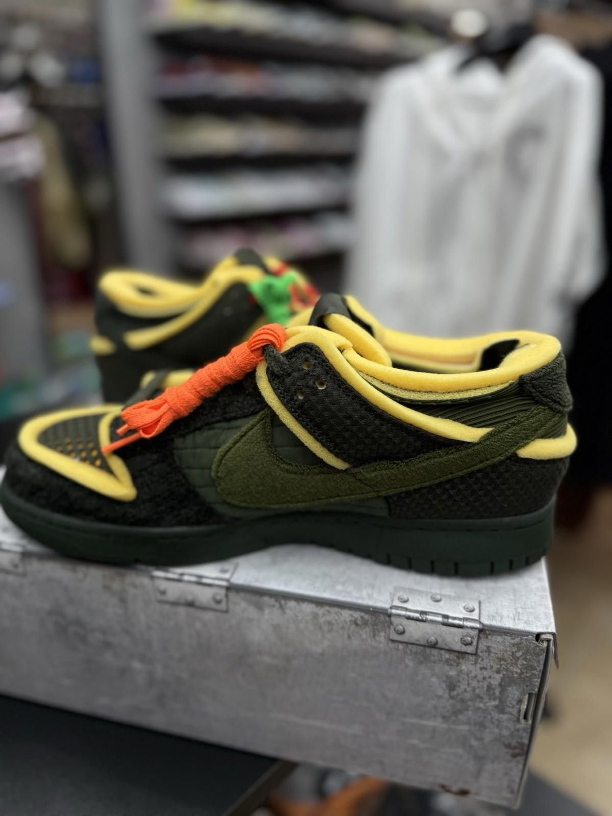 Nike Nike CPFM Cactus Plant Dunk Swamp Sponge Sequoia Black (11) Size US 11 / EU 44 - 6 Thumbnail