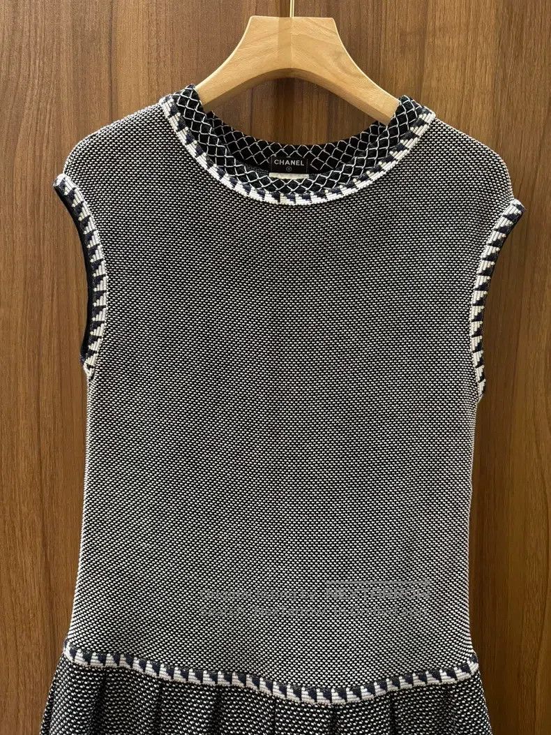 Chanel Chanel Black and white knitted dress Size XS / US 0-2 / IT 36-38 - 3 Thumbnail