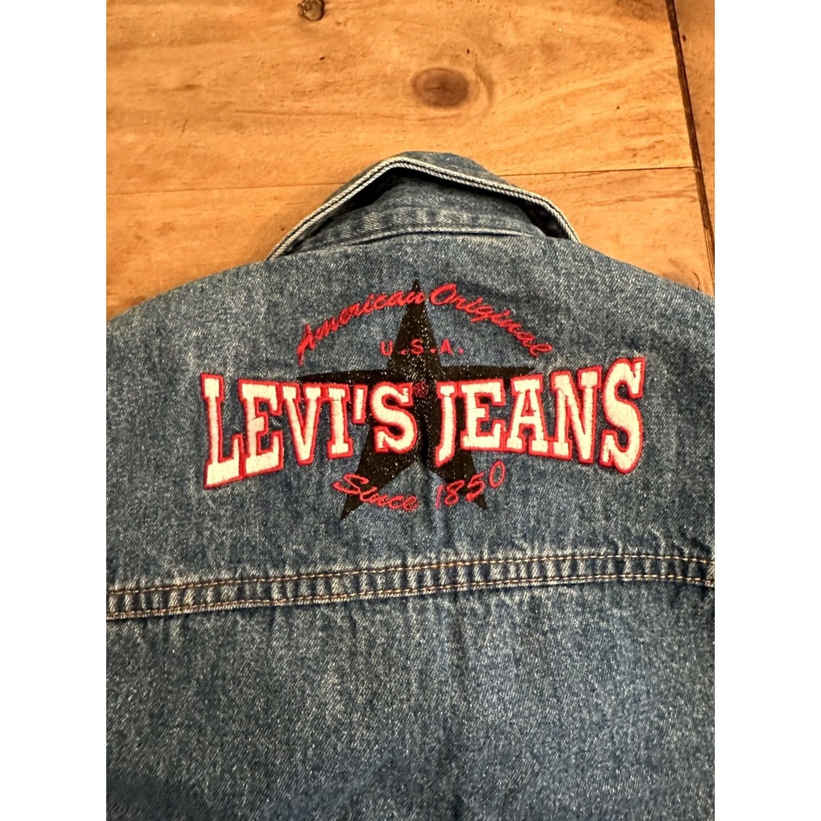 Levi's VINTAGE Levi's Denim Vest Ladies Large White Tab Embroidered 1990s Jeans Vest Casual Shirt/Top Size 36" / US 14 / IT 50 - 4 Thumbnail
