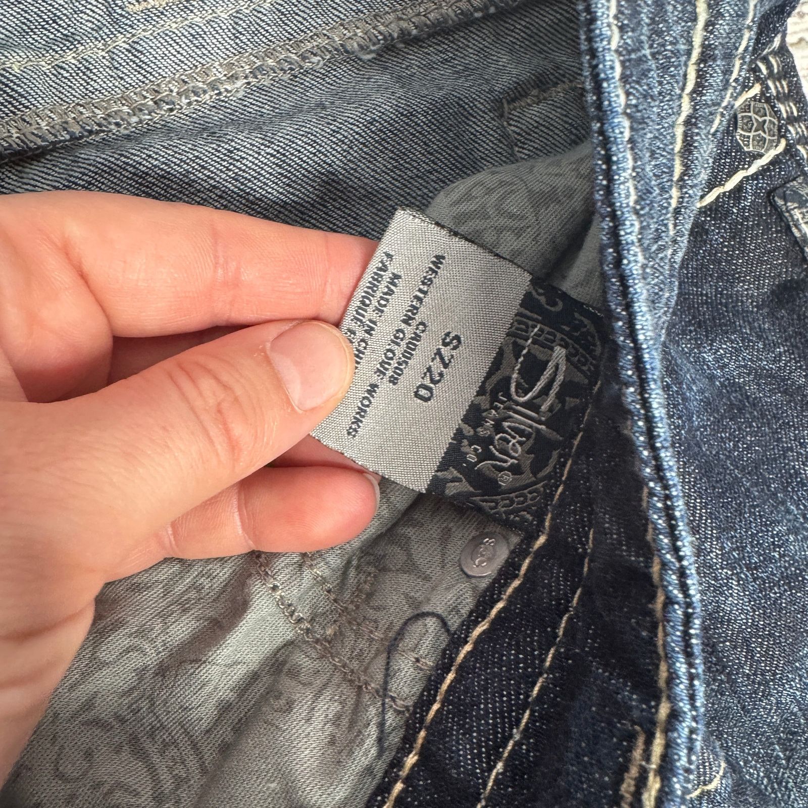Silver Jeans Co. Silver Jeans Company Natsuki Capri Stitch Pocket 20 Size 42" / US 20 - 5 Thumbnail