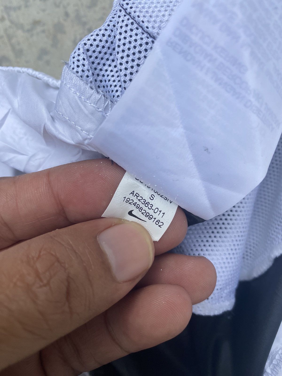 Nike ⚡️Steals⚡️ Nike Black White Shorts Size US 26 / EU 42 - 8 Thumbnail