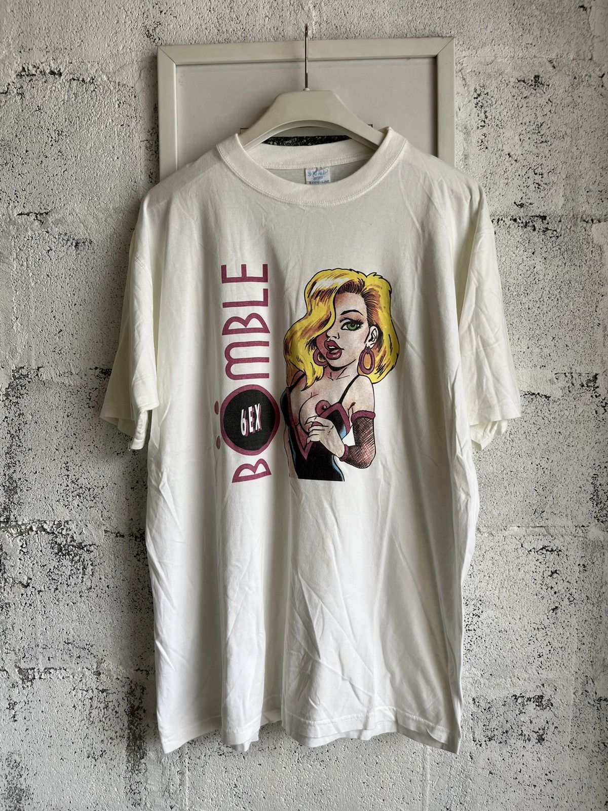 Vintage Vintage 6EX BOMBLE Art design Tshirt Size US XXL / EU 58 / 5 - 2 Thumbnail