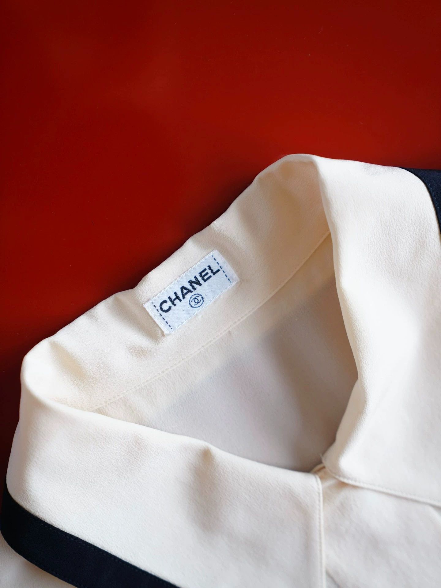 Chanel Chanel Vintage Silk Cream Preppy Shirt with Removable Gold Cufflinks Size S / US 4 / IT 40 - 6 Thumbnail