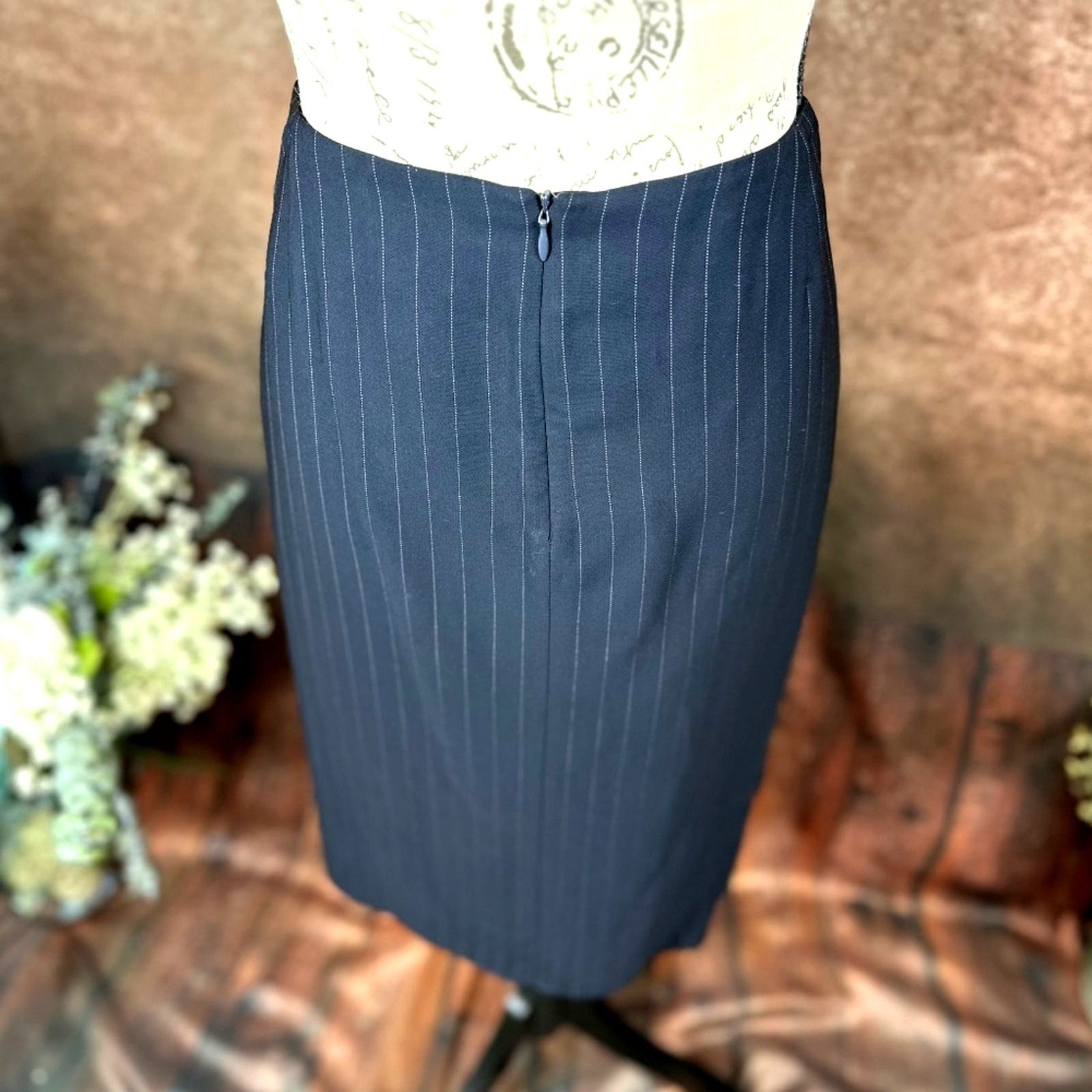 Armani Collezioni Armani Collezioni Bow Front Pin Stripe Skirt Midnight 10 Size L / US 10 / IT 46 - 11 Thumbnail