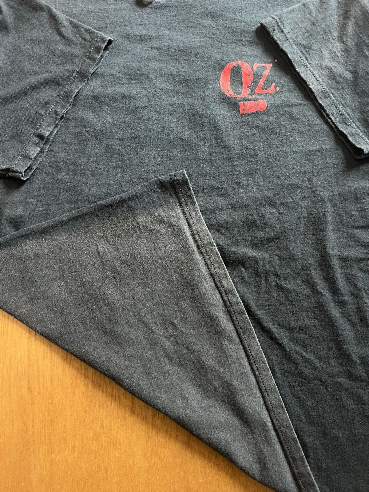 Vintage Vintage OZ Watch Your Back HBO Tv 1998’-2003’s Tshirt Size US XL / EU 56 / 4 - 10 Thumbnail