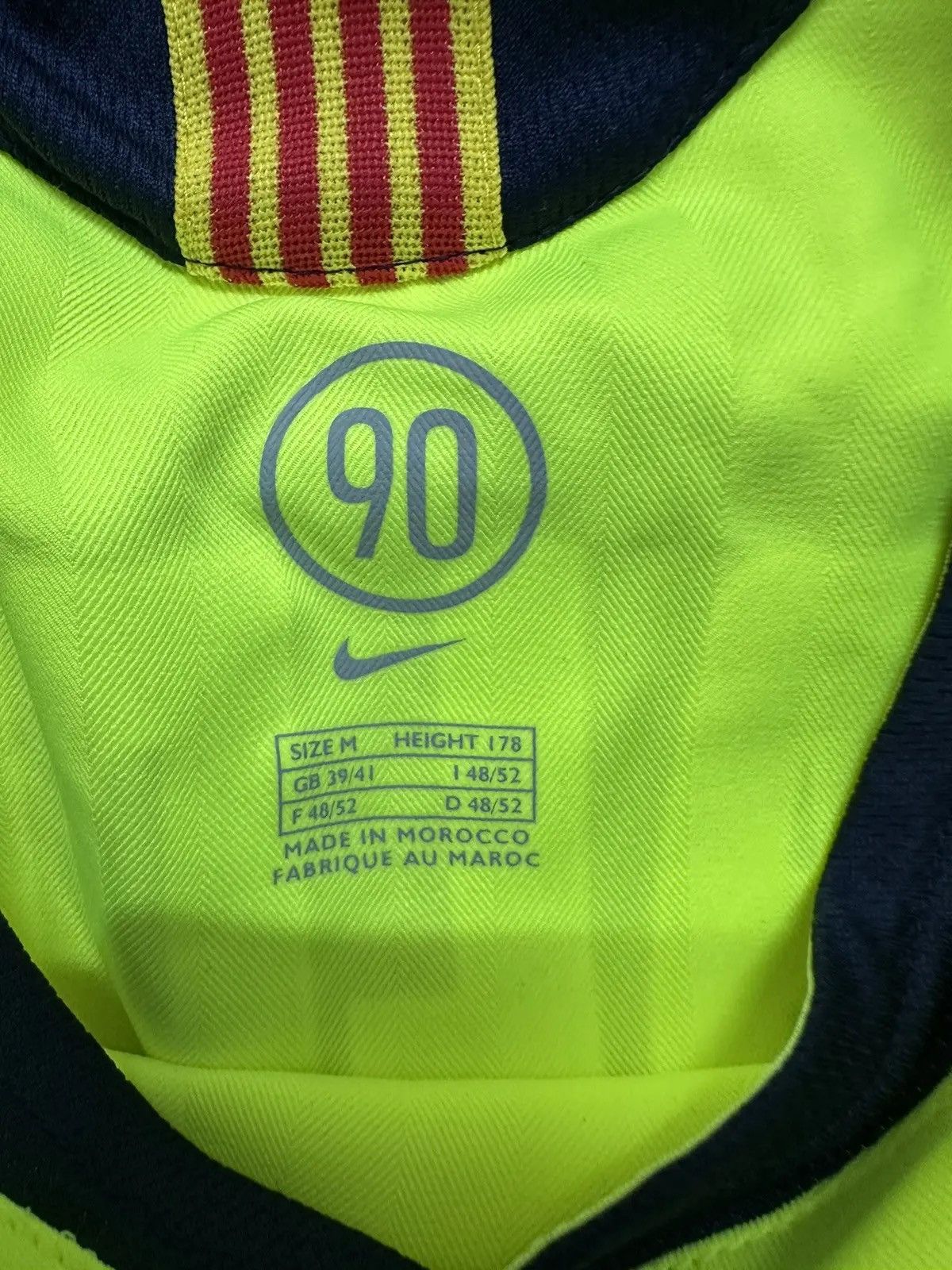 Nike F.C. Barcelona #10 Ronaldinho RARE SOCCER JERSEY Size US M / EU 48-50 / 2 - 5 Thumbnail