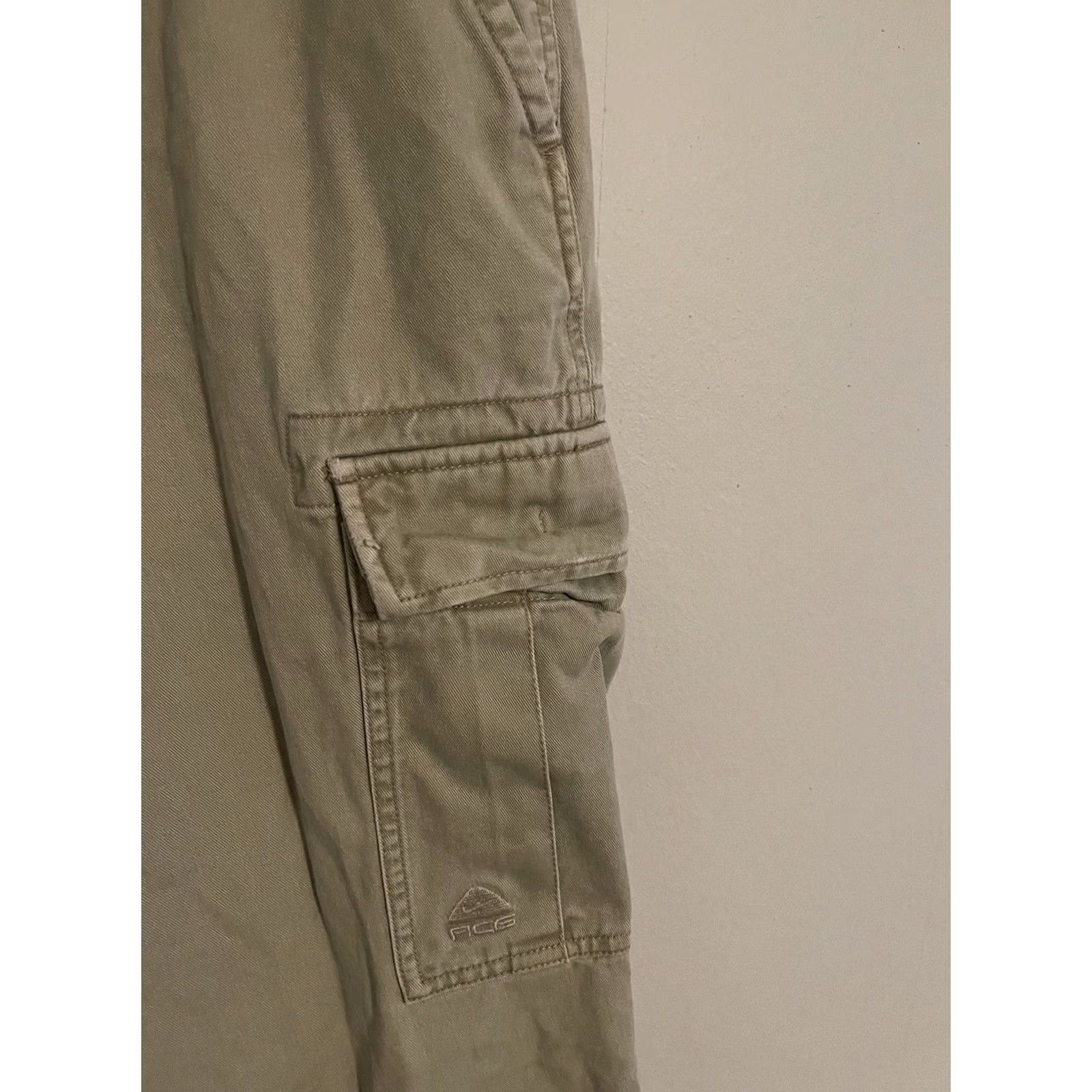 Nike ACG VINTAGE Nike ACG Pants Men's 33x32 Y2K Cargo Khaki Beige Baggy Wide Leg Chino Size US 33 - 2 Thumbnail