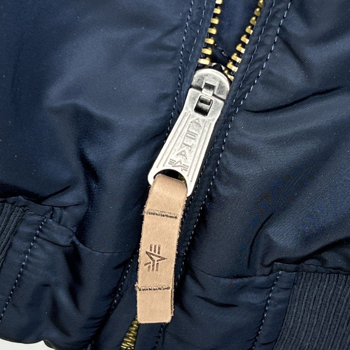 Alpha Industries Alpha Industries Bomber Jacket MA-1 Navy Nylon M size Size US M / EU 48-50 / 2 - 7 Thumbnail