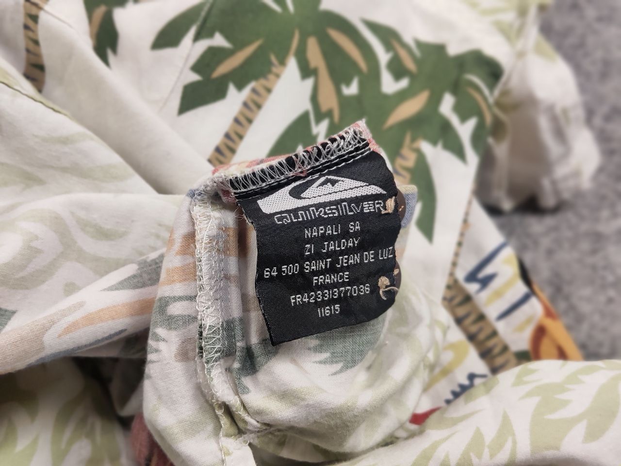 Quiksilver Vintage Quiksilver hawaiian Art Light Cotton Blend Shirt Size US M / EU 48-50 / 2 - 15 Thumbnail