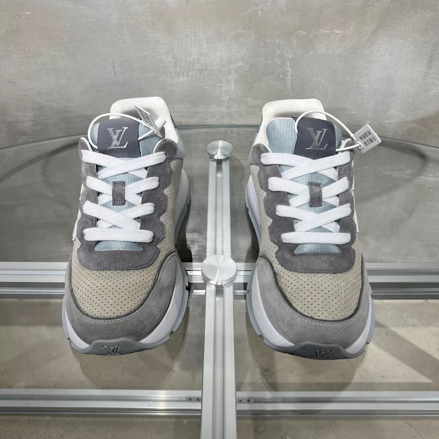 Louis Vuitton Gray Low-Top Sneakers Size 8 Size US 8 / EU 41 - 1 Thumbnail