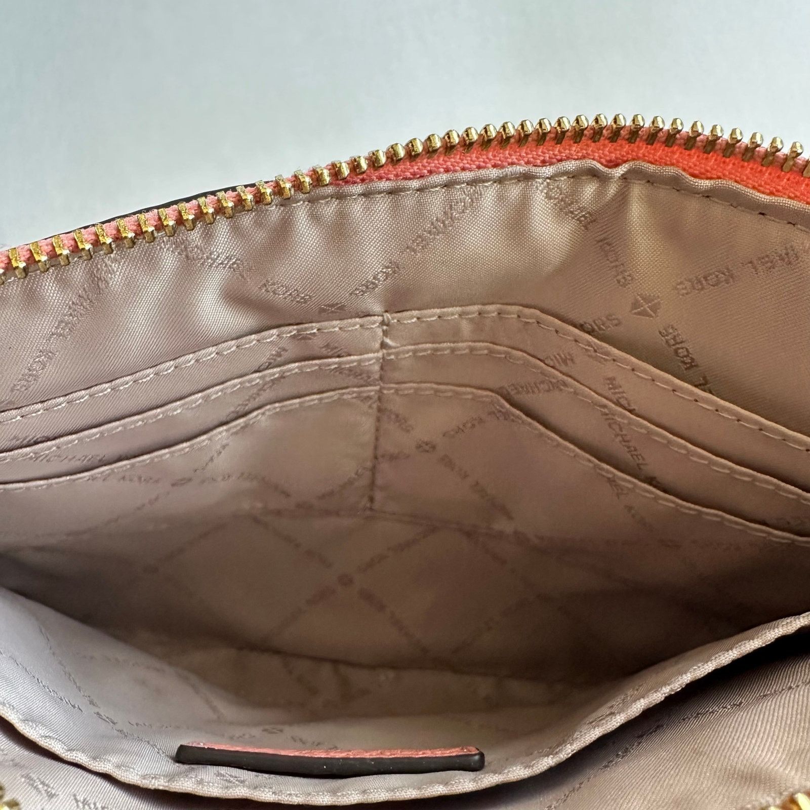 Michael Kors NWOT MICHAEL KORS Light Pink Leather Wristlet Clutch Size ONE SIZE - 9 Thumbnail