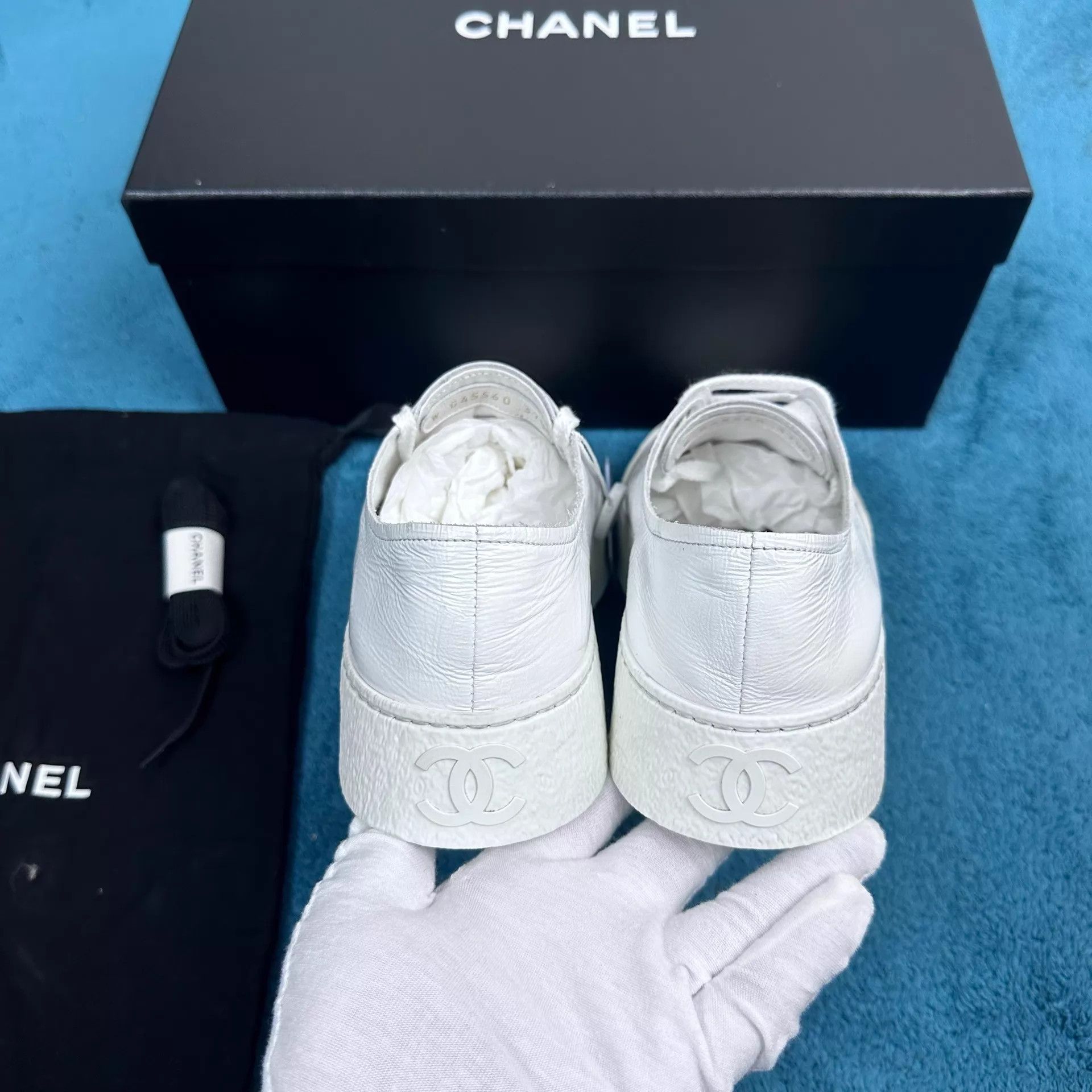 Chanel Chanel 24S Leather Platform Loafer White 37.5 Size US 7 / IT 37 - 4 Thumbnail