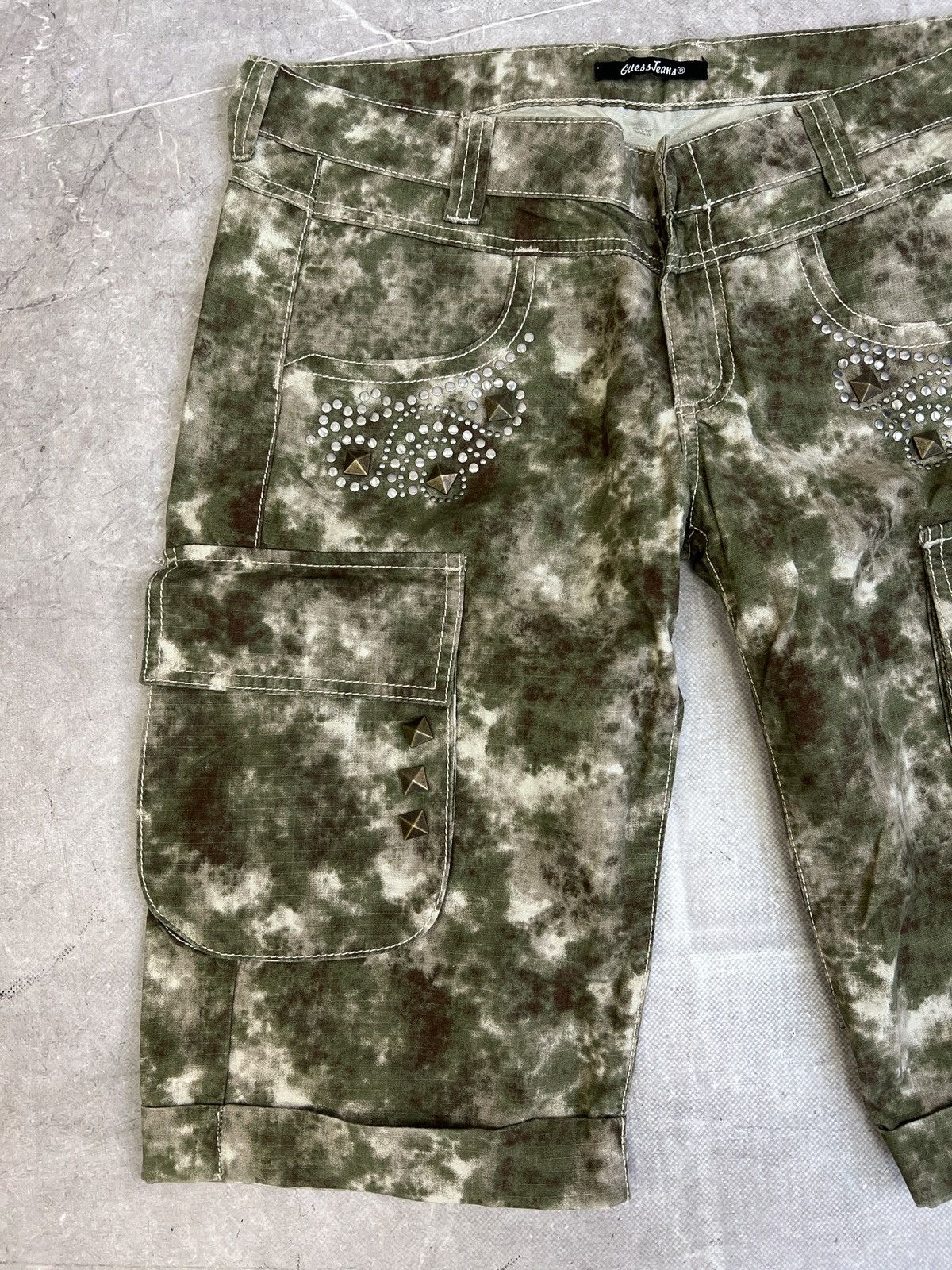 Guess Vintage streetwear camo cargo shorts y2k style hype Size US 30 / EU 46 - 2 Thumbnail