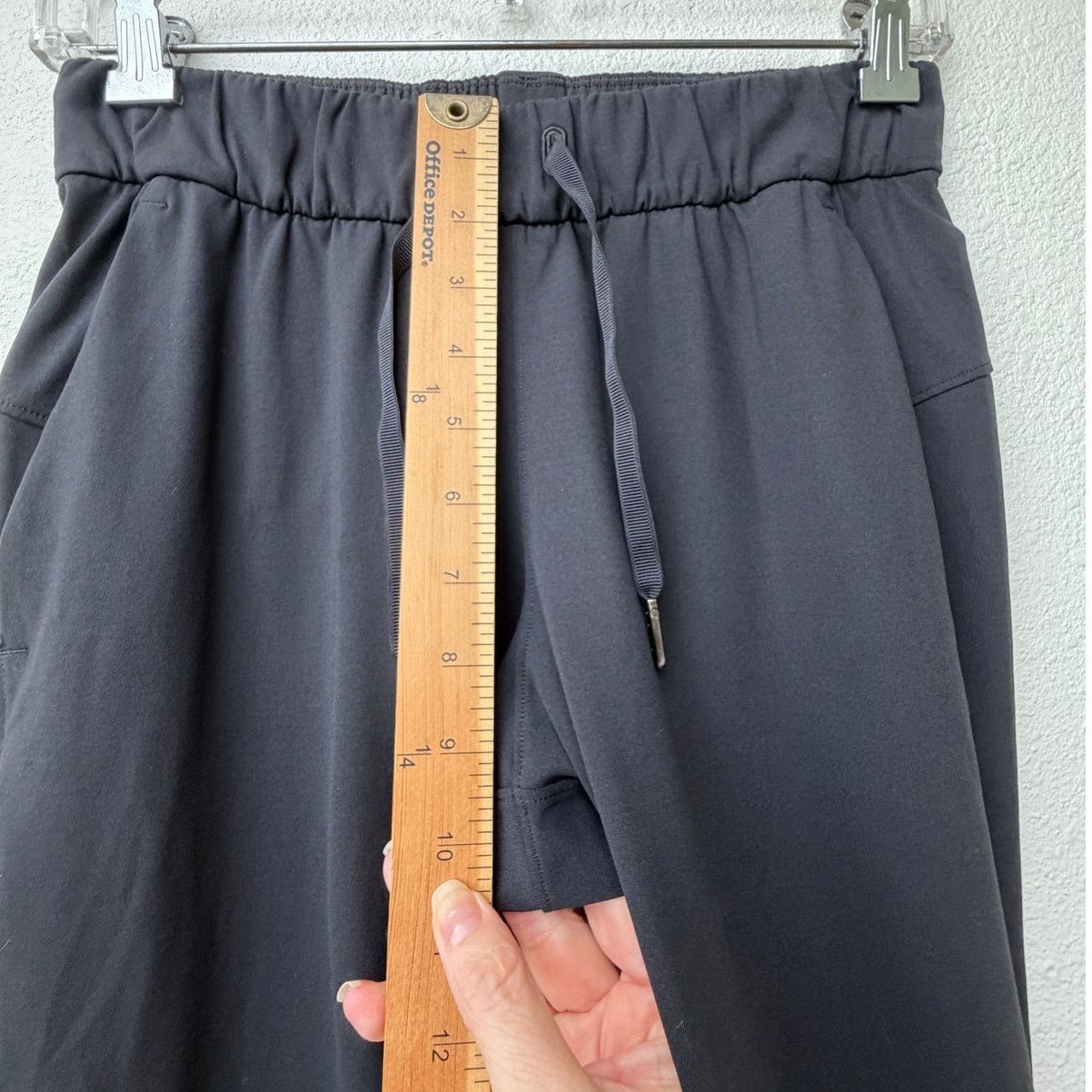 Lululemon Lululemon On The Fly Jogger Black Drawstring Cuffed Pants 2 Size 26" / US 2 / IT 38 - 12 Thumbnail