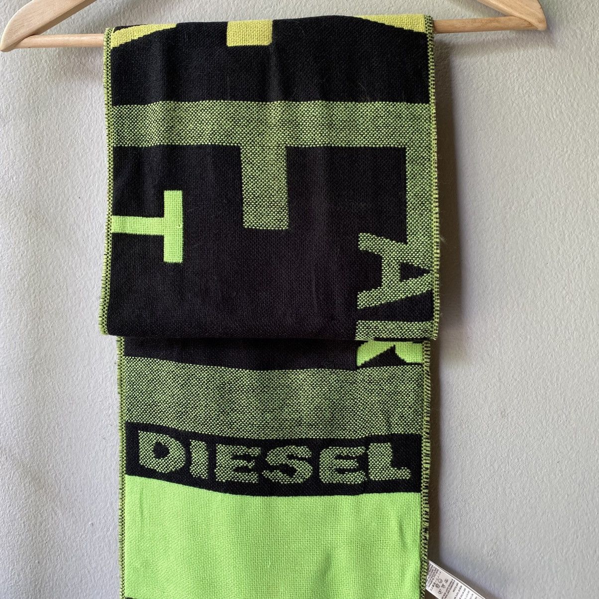Diesel Diesel Logo Scarf in Black & Neon Green Size ONE SIZE - 4 Thumbnail