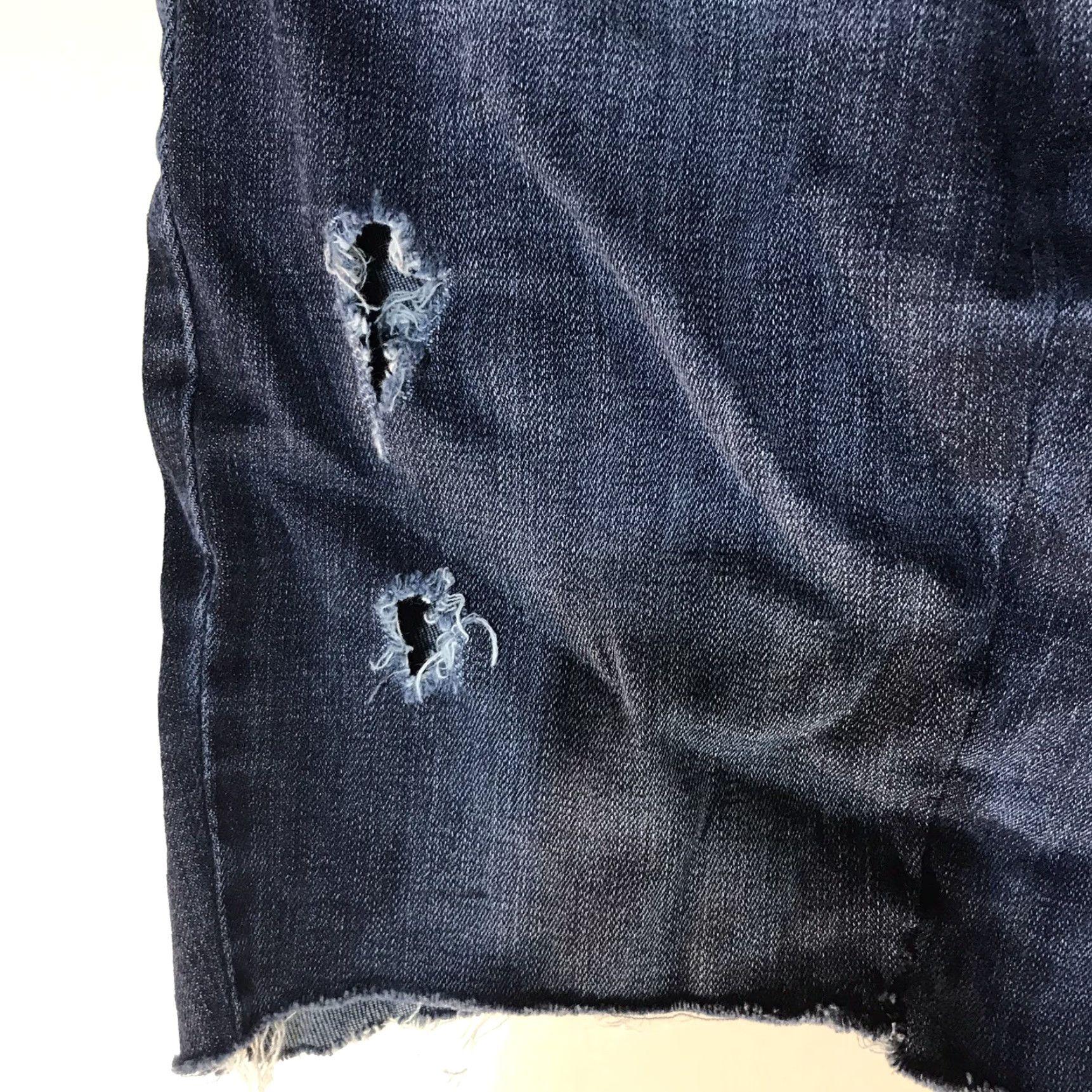 American Eagle Outfitters American Eagle Denim Mini Skirt Womens Size 8 Blue Distressed Casual 90s Size 30" / US 8 / IT 44 - 2 Thumbnail