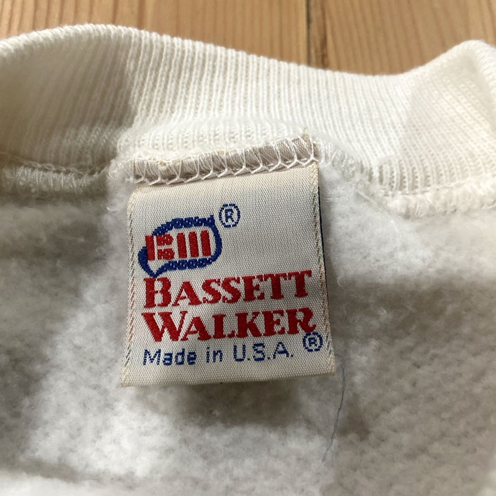 Vintage VINTAGE 80s Bassett Walker White Hard to Be Humble When You're Irish Medium Sweater V-Neck Pullover Cotton Unisex Adults M White 80s Theme Mens/Womens Size US M / EU 48-50 / 2 - 3 Thumbnail