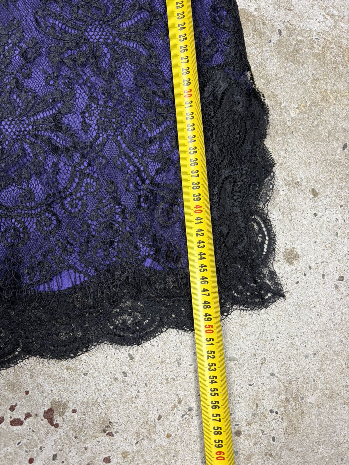 Dolce & Gabbana Vintage 2000s Dolce & Gabbana Lace Purple Skirt Velvet Trims Size 28" / US 6 / IT 42 - 15 Thumbnail