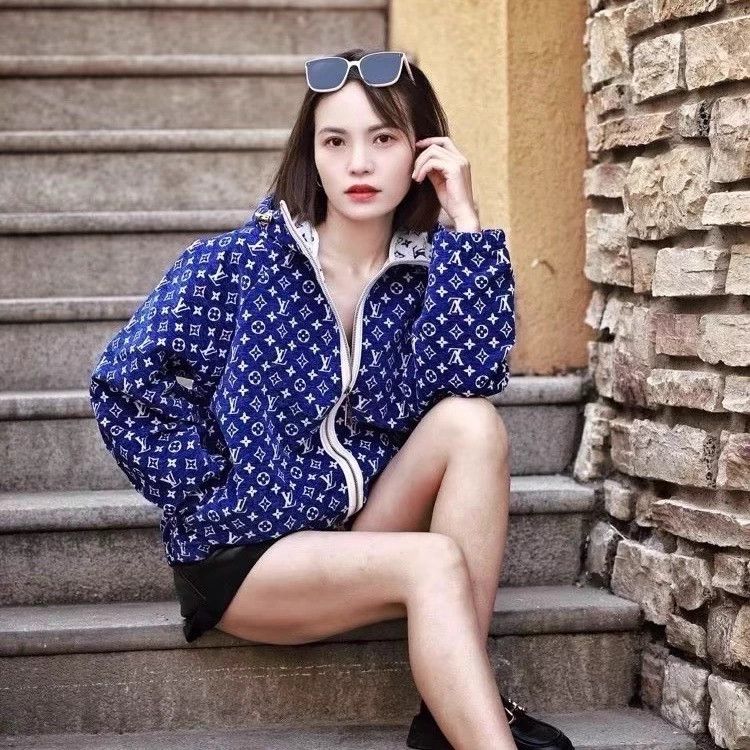 Louis Vuitton Louis Vuitton Blue velvet logo full-print print hooded jac Size XS / US 0-2 / IT 36-38 - 7 Thumbnail