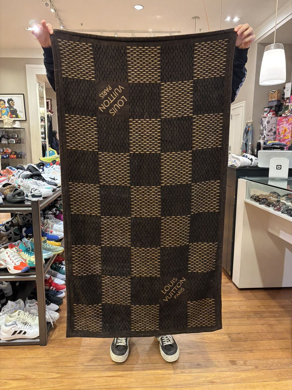 Louis Vuitton Louis Vuitton Damier Towel Size ONE SIZE - 1 Thumbnail