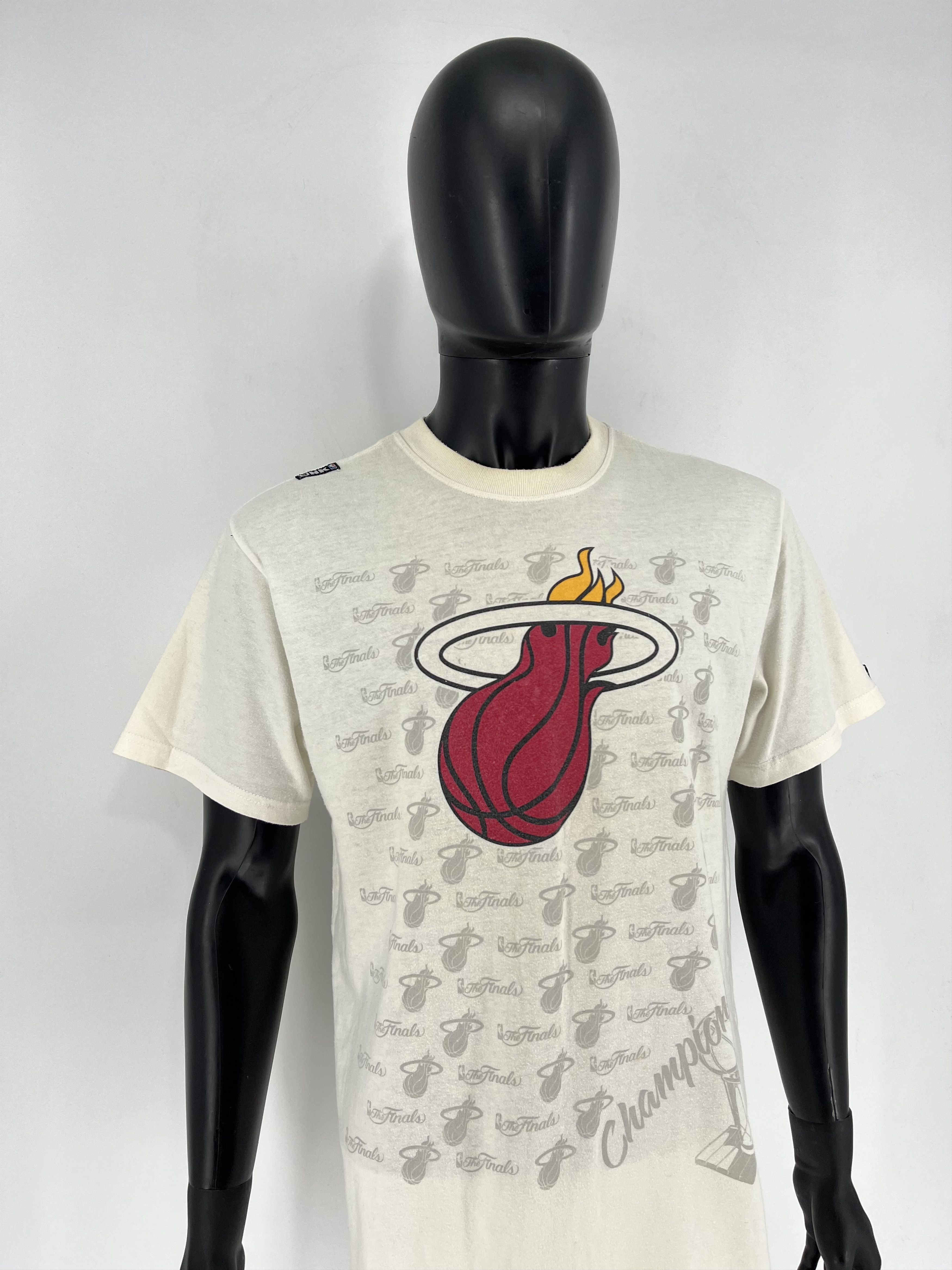 NBA × Vintage Miami Heat NBA White T-Shirt The Champions 13 Short Sleeve Size US L / EU 52-54 / 3 - 3 Thumbnail