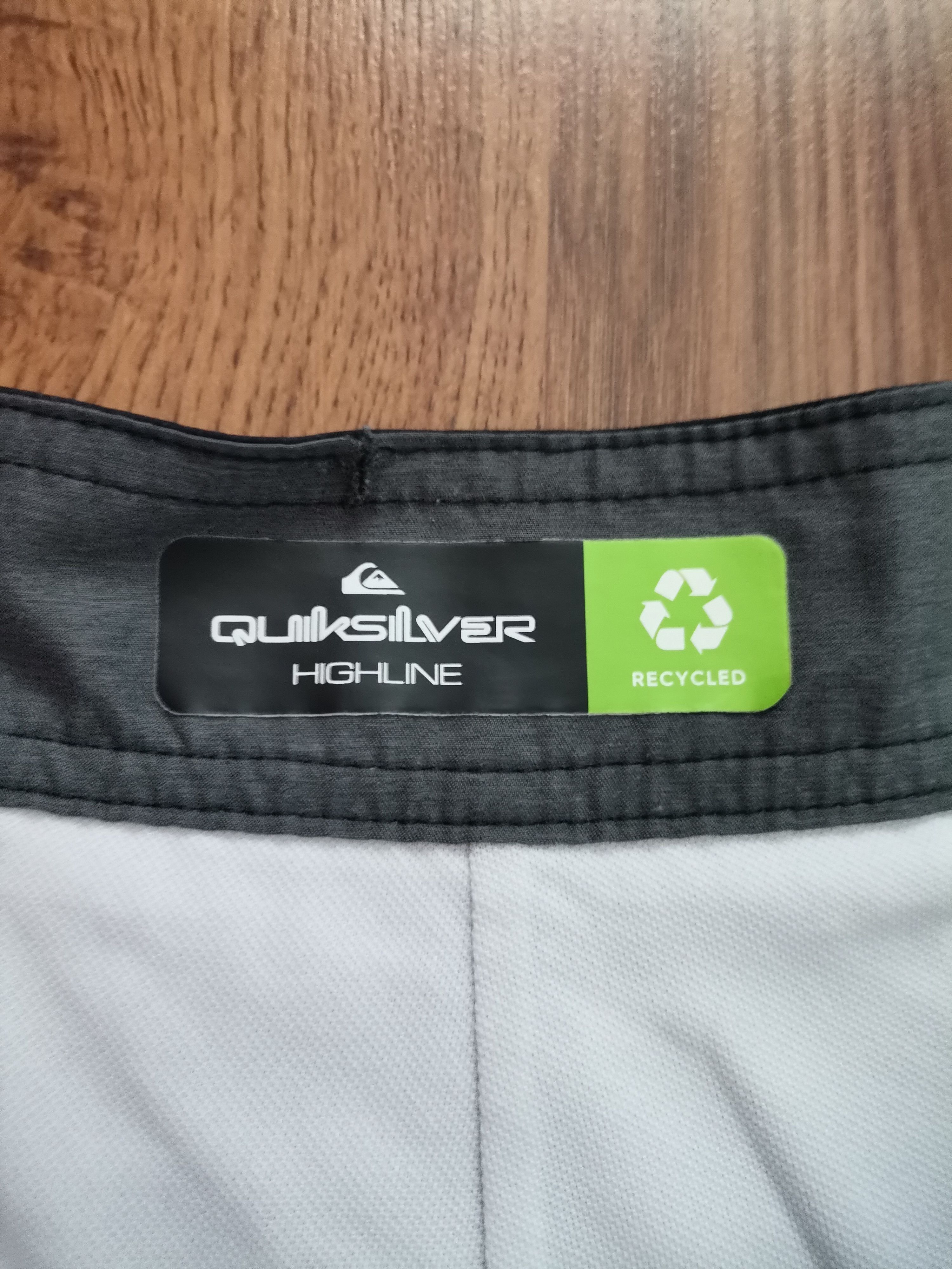 Quiksilver Quiksilver Floral Shorts Size US 34 / EU 50 - 2 Thumbnail