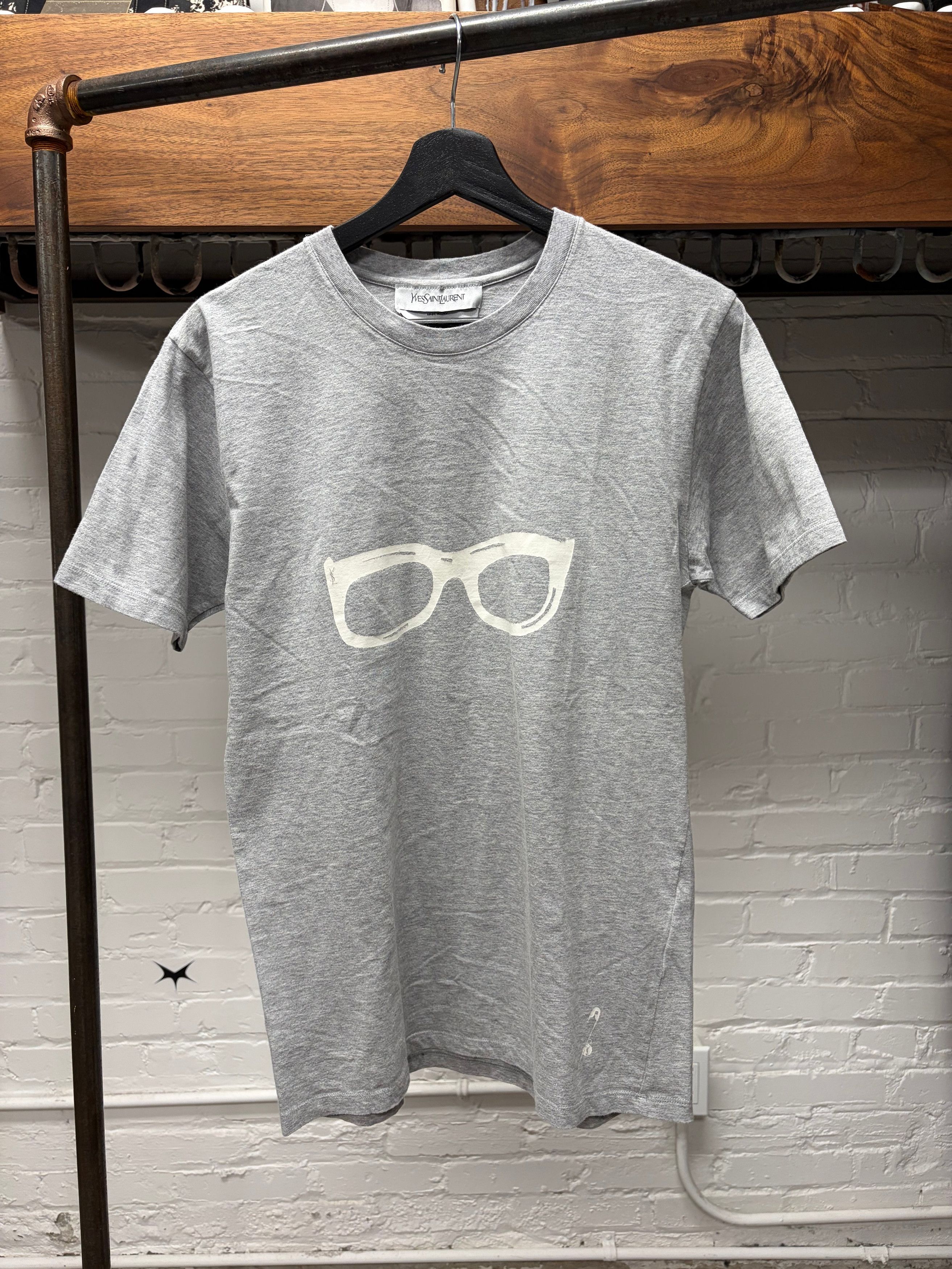 Yves Saint Laurent Vintage Yves Saint Laurent ‘Glasses’ YSL Logo Grey/White Graphic T-Shirt Size US M / EU 48-50 / 2 - 1 Thumbnail