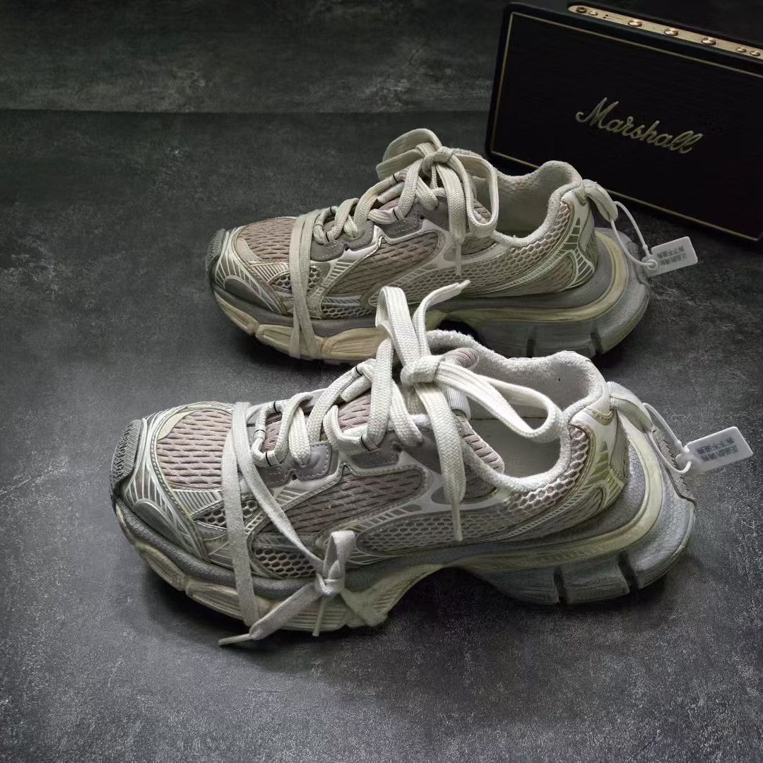 Balenciaga Balenciaga Beige Lowtop Sneakers XXXL Men Size US 10 / EU 43 - 1 Thumbnail
