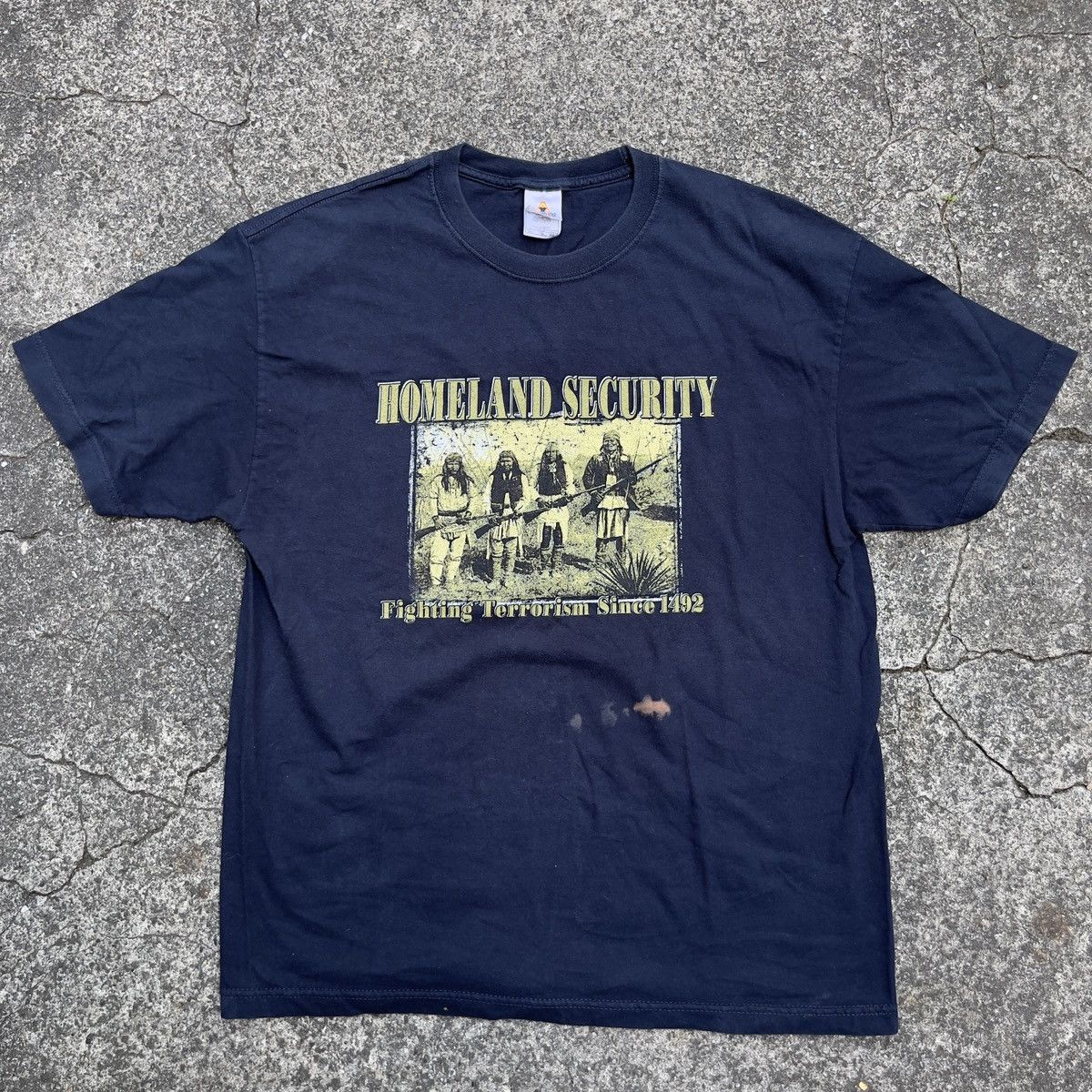 Vintage Vintage Thrashed 90s HOMELAND SECURITY Shirt Size US XL / EU 56 / 4 - 1 Thumbnail