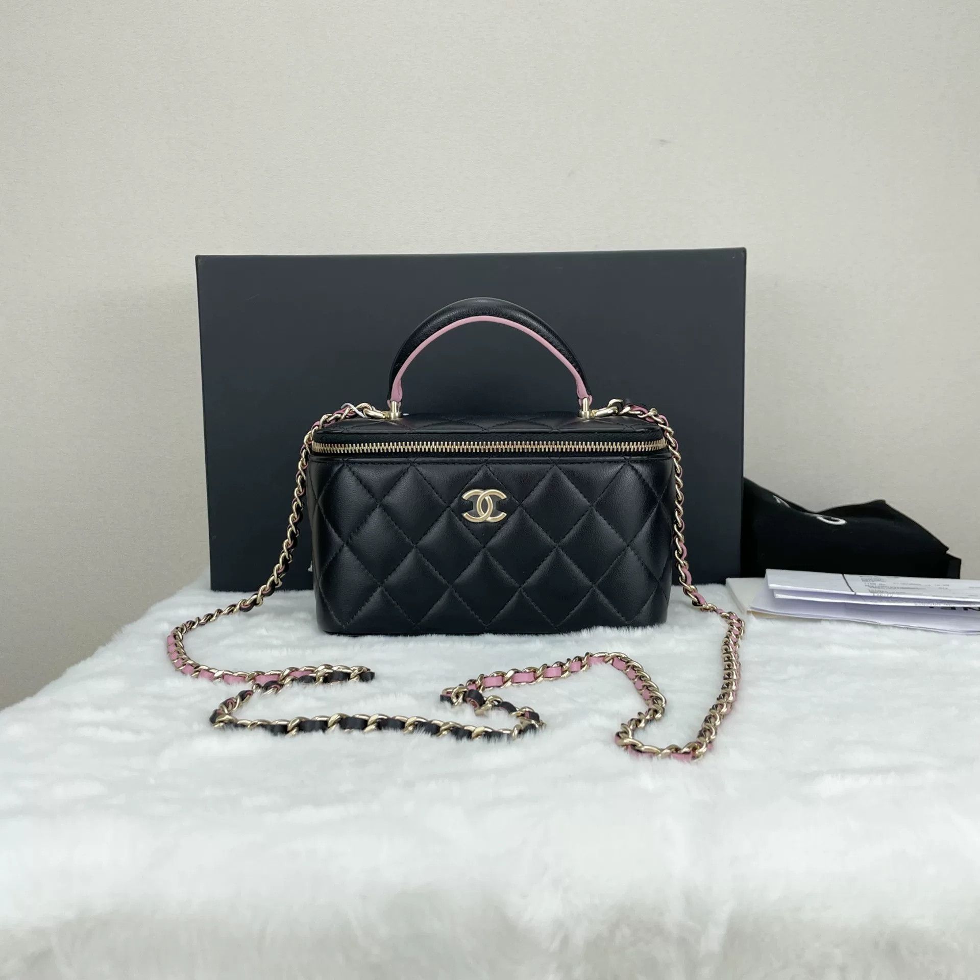 Chanel Pre-loved Bag Very good condition Size ONE SIZE - 1 Thumbnail