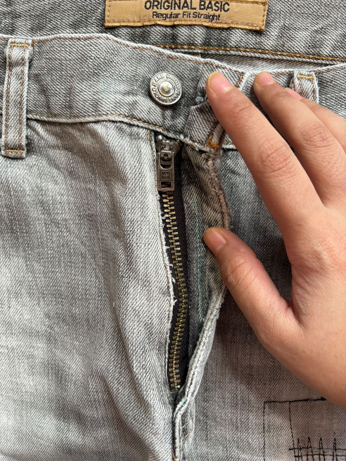 Japanese Brand × Uniqlo Vintage Japanese Uniqlo Faded Wash Distressed Loose Jeans Size US 34 / EU 50 - 3 Thumbnail