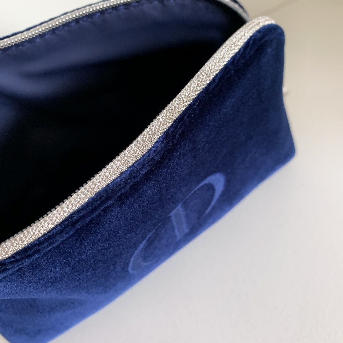 Dior Dior navy velour zippy pouch Size ONE SIZE - 13 Thumbnail