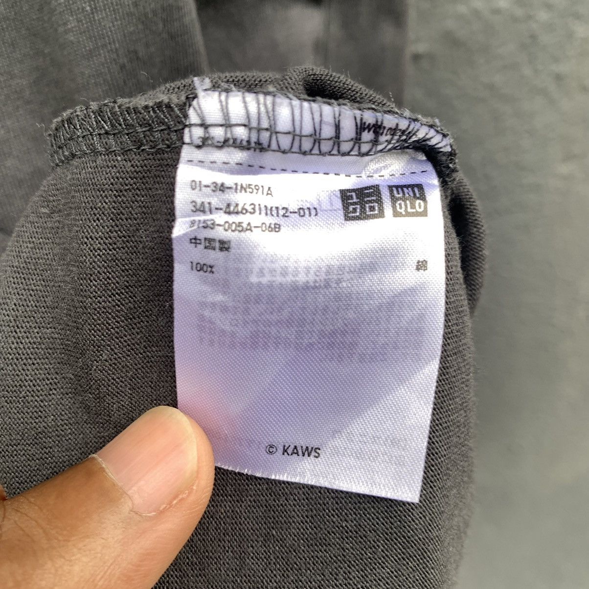 Kaws × Uniqlo Thrashed faded kaws x uniqlo tee Size US XL / EU 56 / 4 - 6 Thumbnail