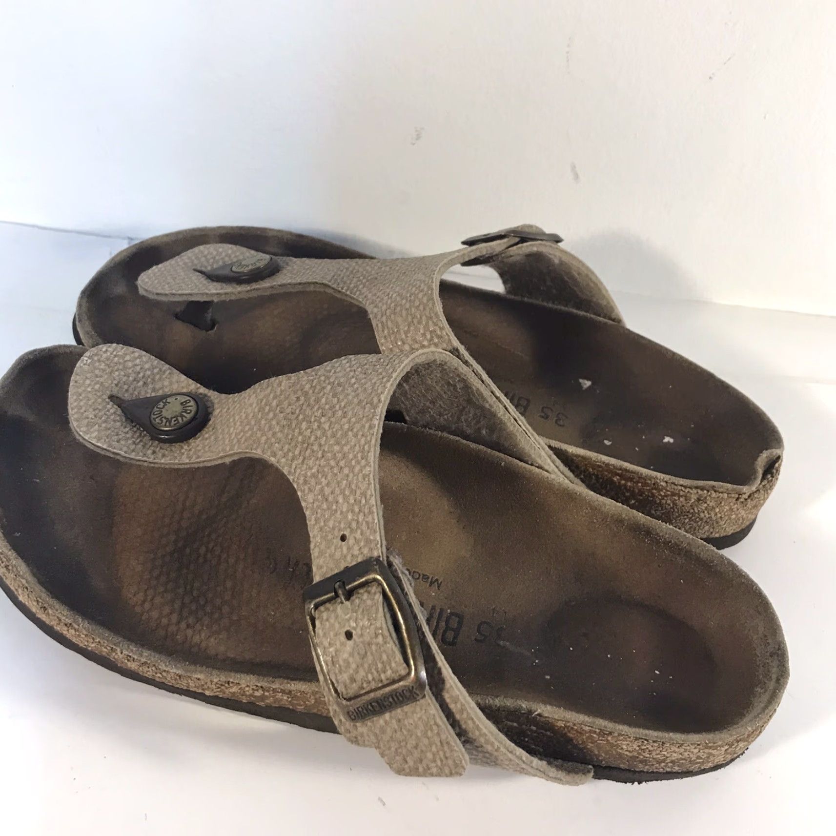 Birkenstock VINTAGE? No—Birkenstock Gizeh Sandal Leather Beige Sandcastle Womens Size 5 Sandal Slip On Comfort Cushioned Buckle Plain Thong Summer 5 Womens Size US 5 / IT 35 - 3 Thumbnail