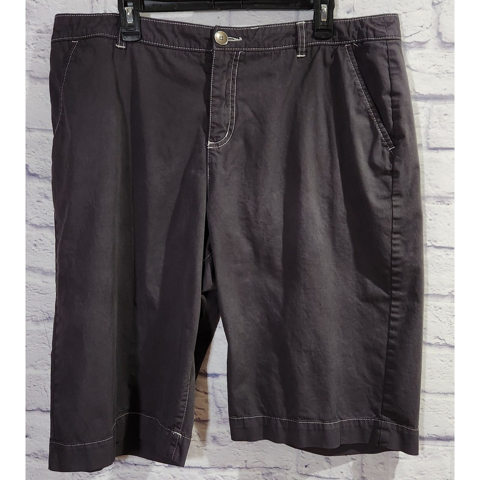 Other Kim Rogers Black Flat Front Slashed Pockets Shorts 18 Soft Size 40" / US 18 - 1 Thumbnail