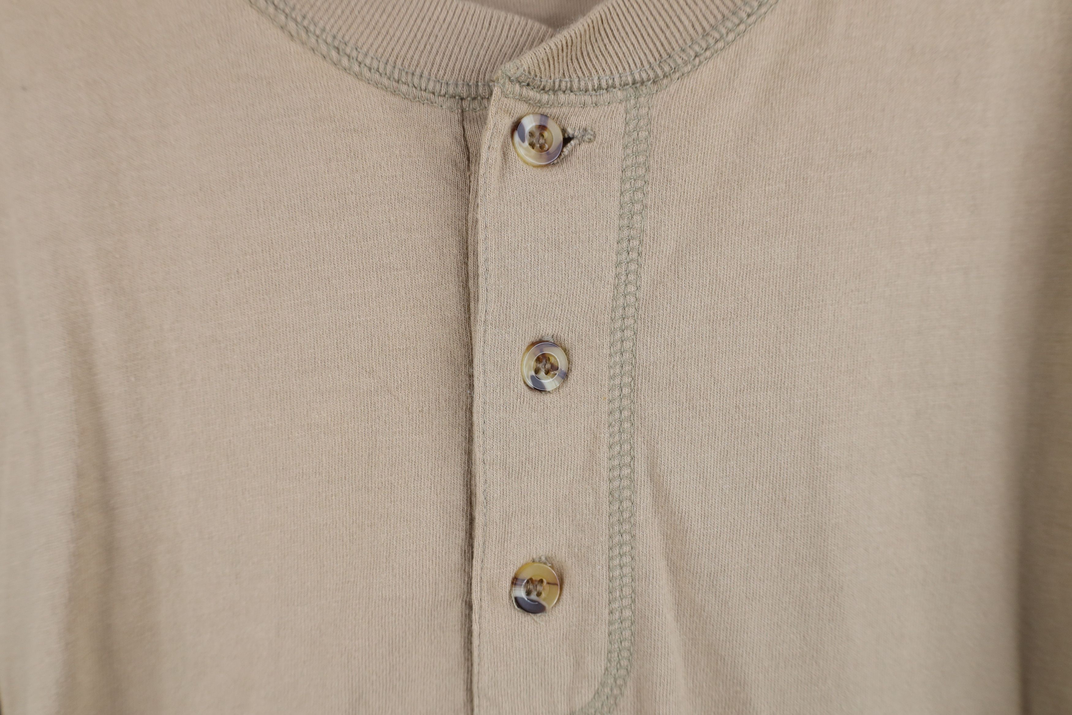 Vintage Vintage 90s Streetwear Baggy Henley T-Shirt Beige Khaki Size US L / EU 52-54 / 3 - 6 Thumbnail
