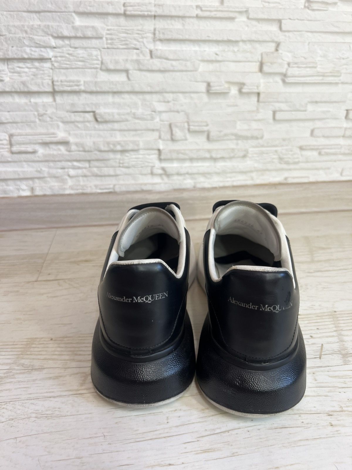 Alexander McQueen Alexander McQueen Oversized Leather Sneakers Size 42 Size US 9 / EU 42 - 5 Thumbnail
