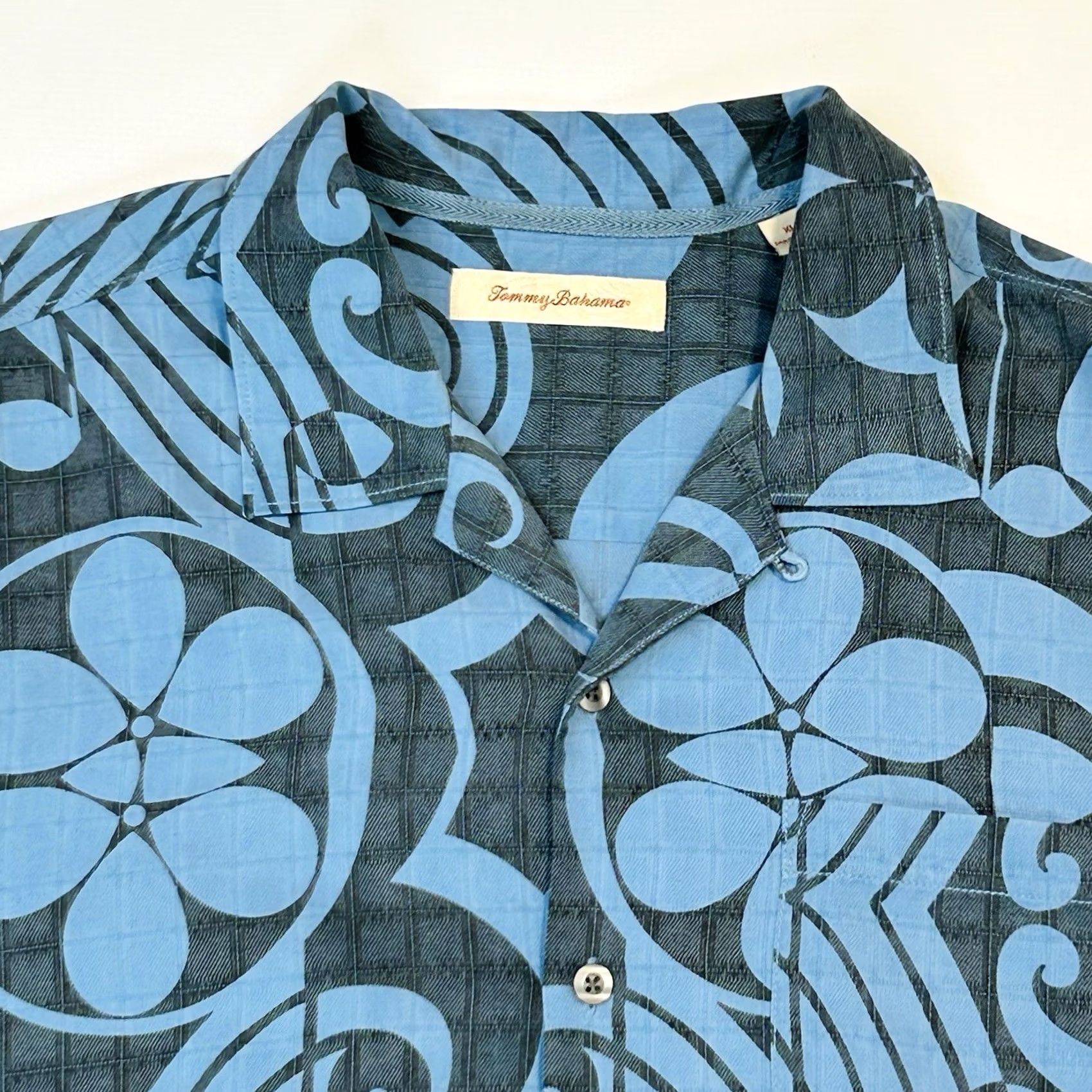 Tommy Bahama VINTAGE? No. Tommy Bahama Shirt Mens XL Blue Floral Print Silk Hawaiian Camp Loop Collar Shirt Men XL Blue Floral Silk Hawaiian Camp Loop Collar Size US XL / EU 56 / 4 - 4 Thumbnail