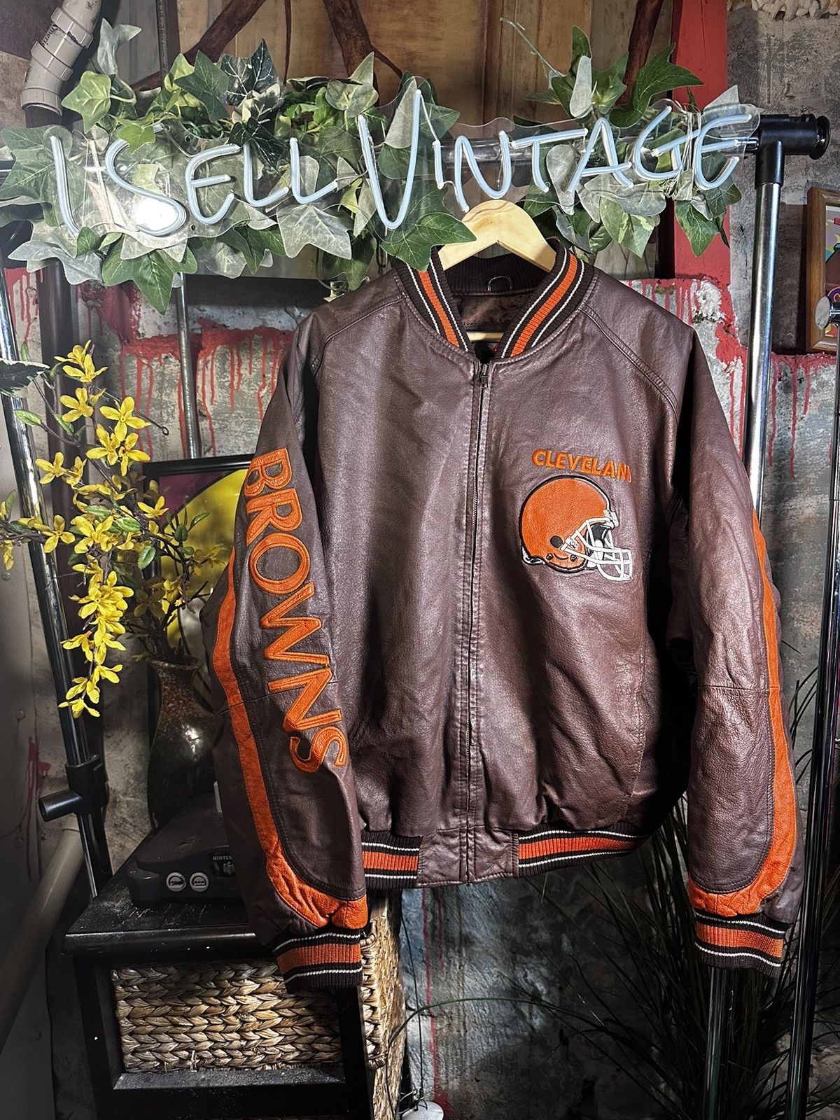 Maker of Jacket NFL Cleveland Browns Vintage 90s Pro Player Leather