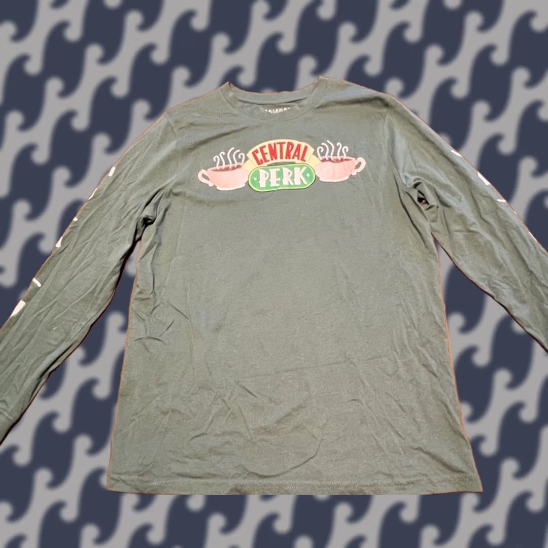 Vintage VINTAGE Friends Long Sleeve Shirt Womens Crew Neck Central Perks M Green Size M / US 6-8 / IT 42-44 - 1 Thumbnail