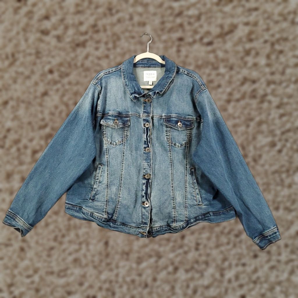 Torrid Torrid Trucker Jacket Denim Jean Jacket Button Up Stretch Blue Size 4X Womens Size 40" / US 18 - 1 Thumbnail
