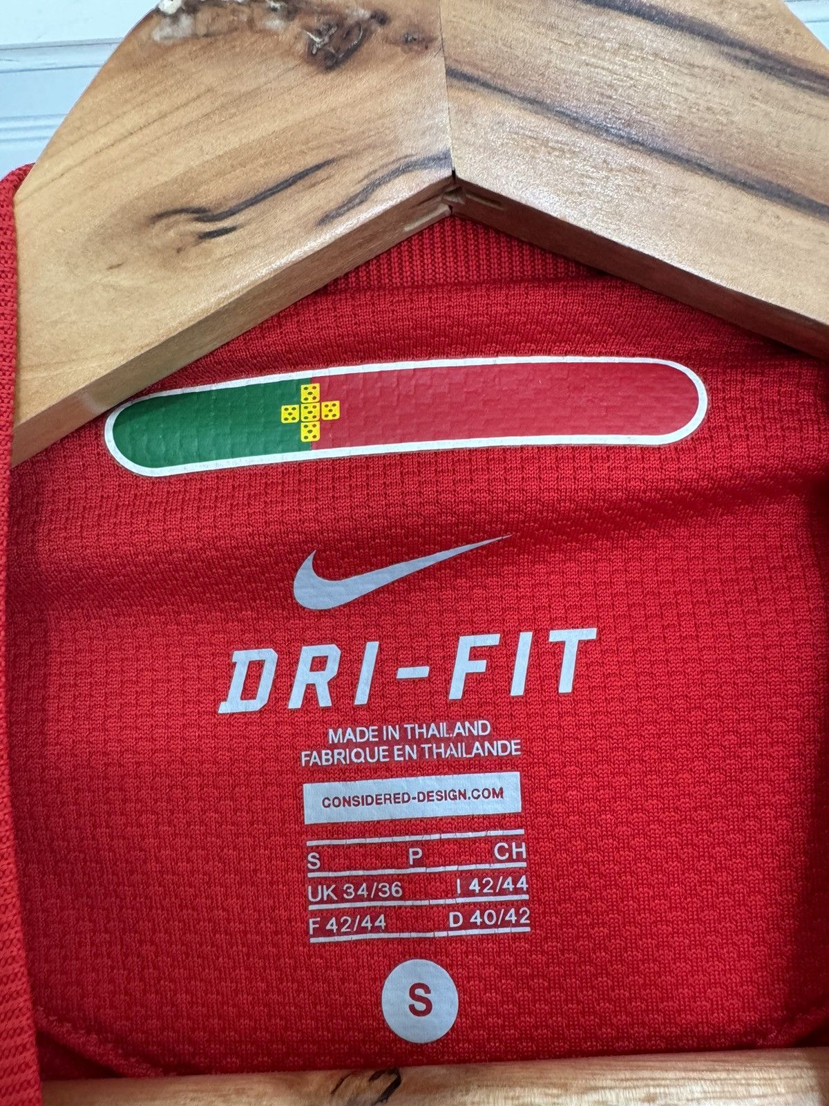 Nike Vintage Portugal 2010-2011 Home Soccer Jersey Football Kit Size US S / EU 44-46 / 1 - 9 Thumbnail